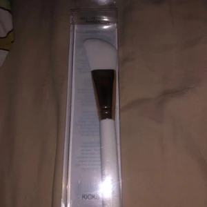 Borste för ansiktsmask  - Aldrig använd förpackningen har bara öppnat förpackningen men har aldrig använt den 