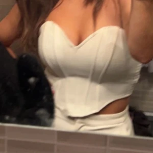 Topp - Jättefin topp från NA-KD i strlk 34, använd få tal gånger 