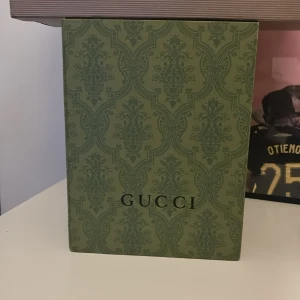 Gucci keps beige - Säljer Gucci keps beige aldrig använd, kommer med box och påse. För mer information skriv till mig. Pris kan diskuteras