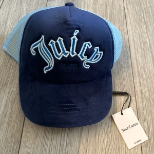 Juicy couture keps ny!  - Inköpt från Nelly.se  Helt ny! 