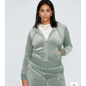 Juicy couture  - Kofta från juicy couture! Säljer eftersom jag inte använder den tyvärr. Priset kan diskuteras, ord pris 1300 