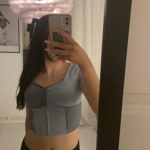 Jätte söt blå tröja 💙 - Blå söt tröja 💙, nyskick, annorlunda matrial 💙S men funkar på xs 