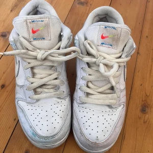Nike sb dunk be true - Price kan bli diskuteras Snygga skate skor vita Okej skick Ej skatade i  Men fint skick