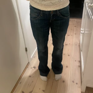 Lågmidjade bootcut jeans - Skitsnygga miss sixty jeans, köpta secondhand men i bra skick. Skriv om du har frågor