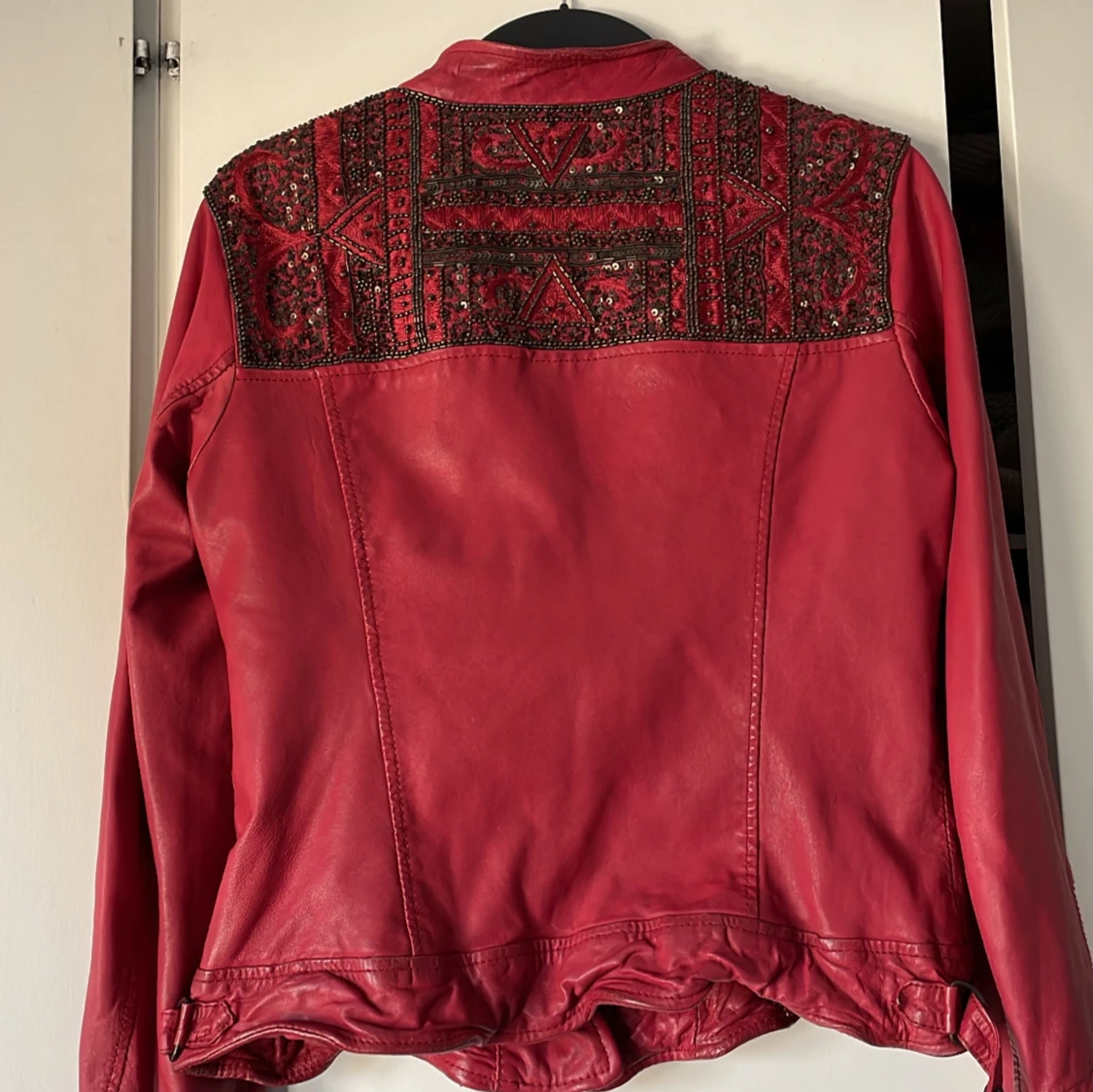 Röd skinnjacka - 90