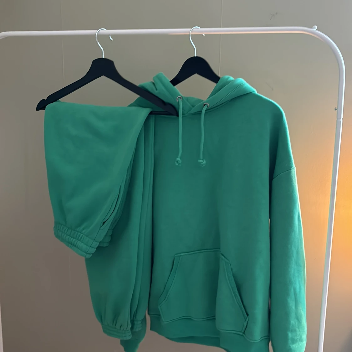 Grön Hoodie och mjukisbyxa 