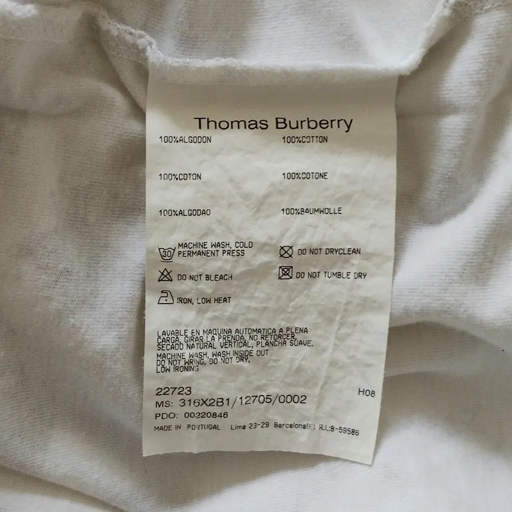 Thomas Burberry t-shirt. Knappt använd ett par ggr.. T-shirts.