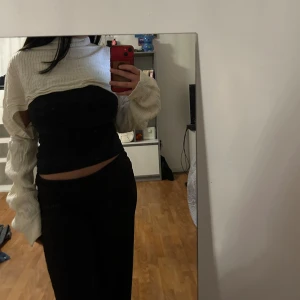 Stickad  - Har ingen användning av den mer, haft den några få gånger. Bra skick. Lite lång vid armarna.❤️ skriv om ni är intresserade.