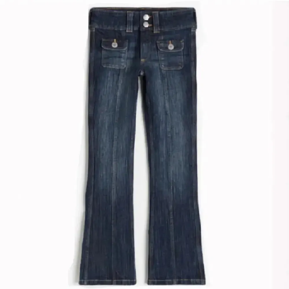 Slutsålda eftertraktade hm jeans i storlek 170💕💕. Jeans & Byxor.