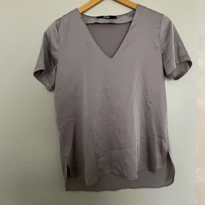 Silkes topp - Silkes topp från bikbok Inte använd  Frakt tillkommer 