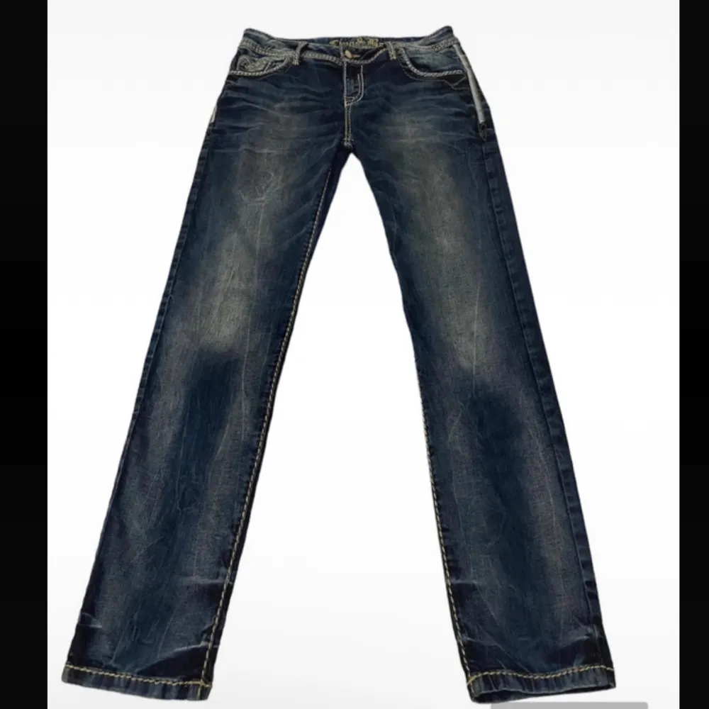 Supercoola Cipo & Baxx jeans köpta på Vinted som tyvärr inte passade mig så bra 💔💔 Jag har bara testat dom. Använd gärna köp nu🔥‼️ . Jeans & Byxor.