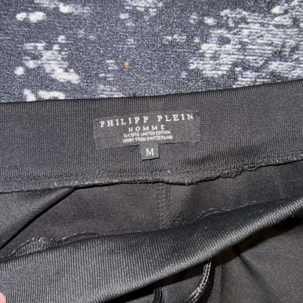 Ett par Sköna PP byxor som har använts två gånger. Den storleken M med allt plus Den passar just perfekt till sommaren. Jeans & Byxor.