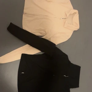 Två tröjor  - Två tröjor, jätte fina till sommaren. 