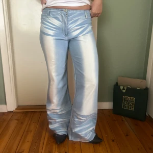 ascoola lågmidjade jeans! - Jeans med coola detaljer som sitter lågmidjat. Perfekta till våren!⭐️🔥