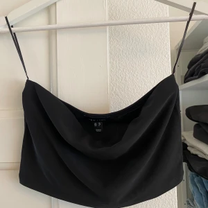 Bandeau topp i mesh  - Bandeau topp i mesh från ASOS, aldrig använd.  Storlek 38  Köparen står för frakten 