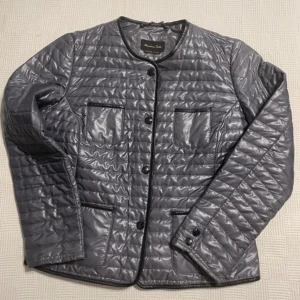 Massimo dutti jacka - Svin snygg men för liten för mig❤️inga defekter❤️