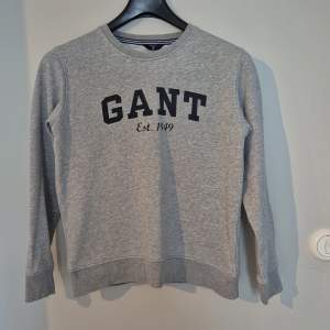 Gant grå tröja i gott använt skick 