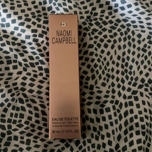 Naomi campbell parfym - Naomi campbell parfym  Aldrig använt endast öppnats för att se skicket på varan😊