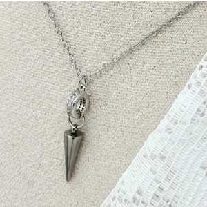 Handgjort halsband  - Handgjort halsband ●Material- rostfritt stål och zirconia ●Gjord i bra kvalitet 💎☆Längd - 45cm ,hängsmycke-3cm