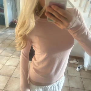 Långärmad tröja - Jättefin långärmad tröja perfekt till våren🎀mjukt material 