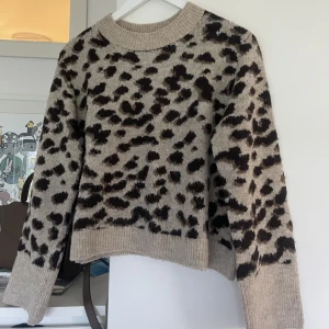 Stickad tröja  - Säljer denna populära stickade tröjan från Hm 😍