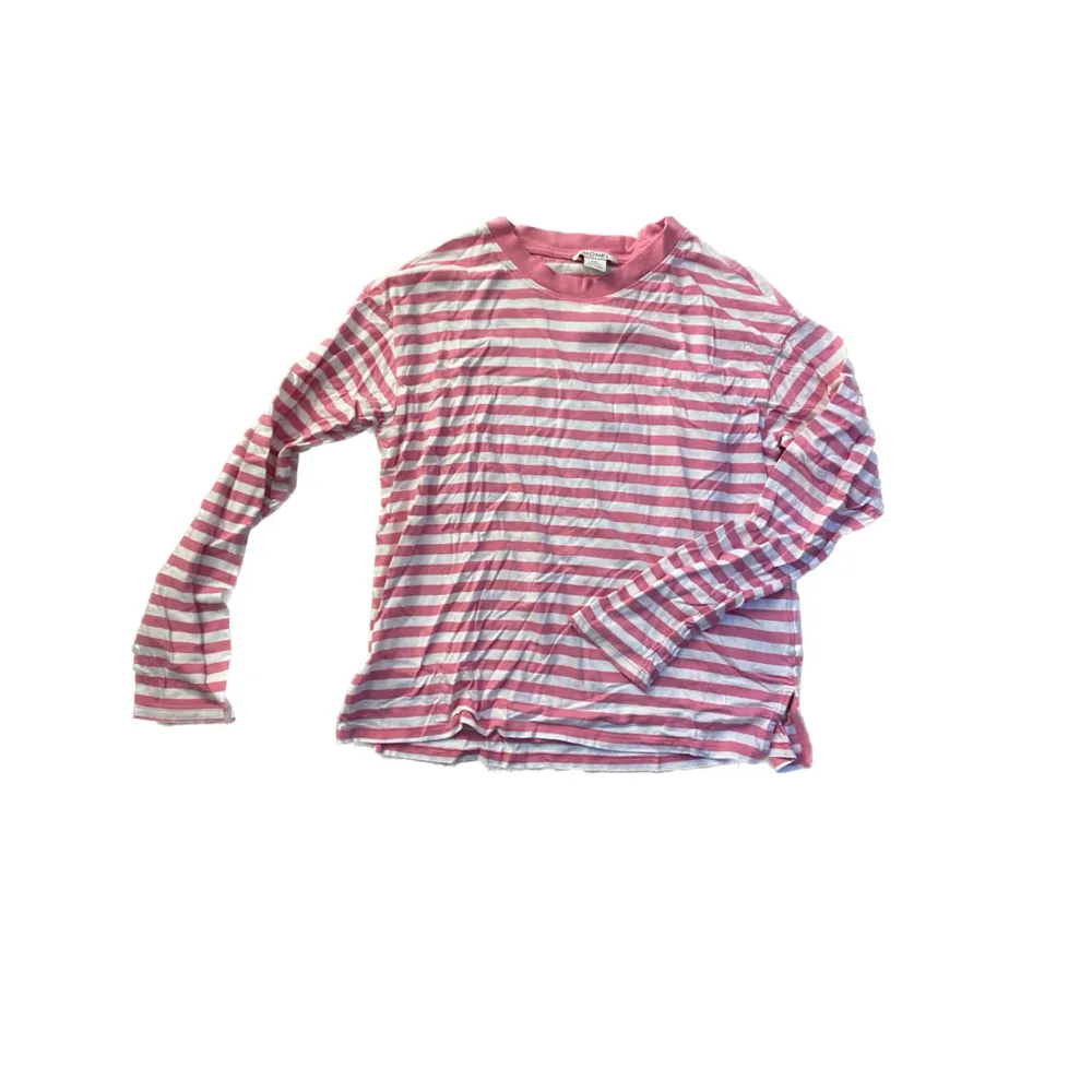 Fin rosa och vit randig tröja från monki i storlek xxs💞. T-shirts.
