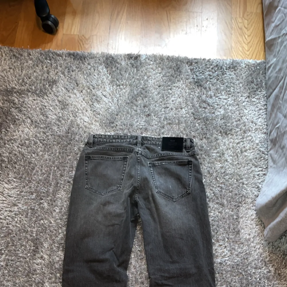 Barely used baggy black jeans there very nice but they don’t suit me and at a good price . Jeans & Byxor.