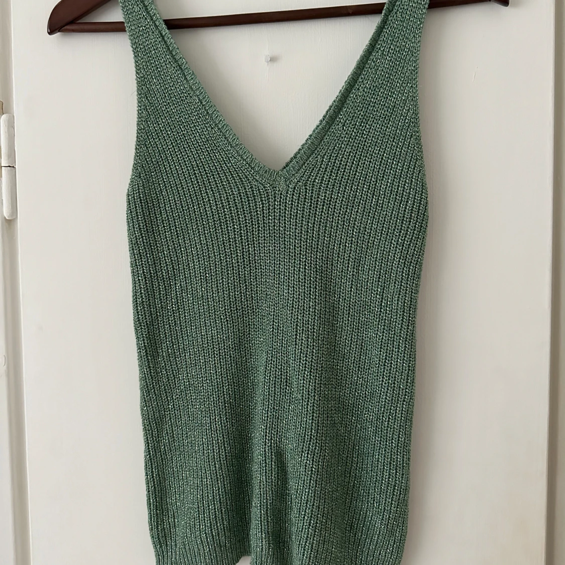 Glittrigt stickat linne 