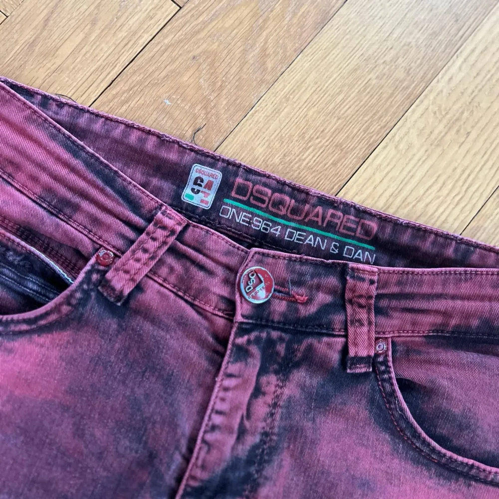 Röda vintage dsquared jeans,tight fit. Jeans & Byxor.