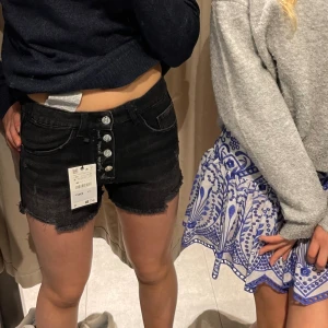 Zara shorts  - Fina shorts från zara. Barnstorlek 164 men passar xxs-xs. -Om det inte står SÅLD så finns de kvar!!!💞💞