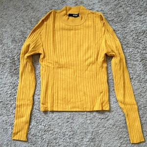 Långärmad halvpolo  - Fint skick. Skönt material. 