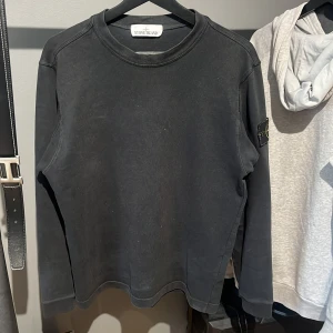 Stone island tröja - Tröjan är använd men i bra skick.