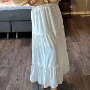 Maxikjol - Rejäl maxikjol med lite tyngd. Köptes för gravidfotografering men blev aldrig använd.