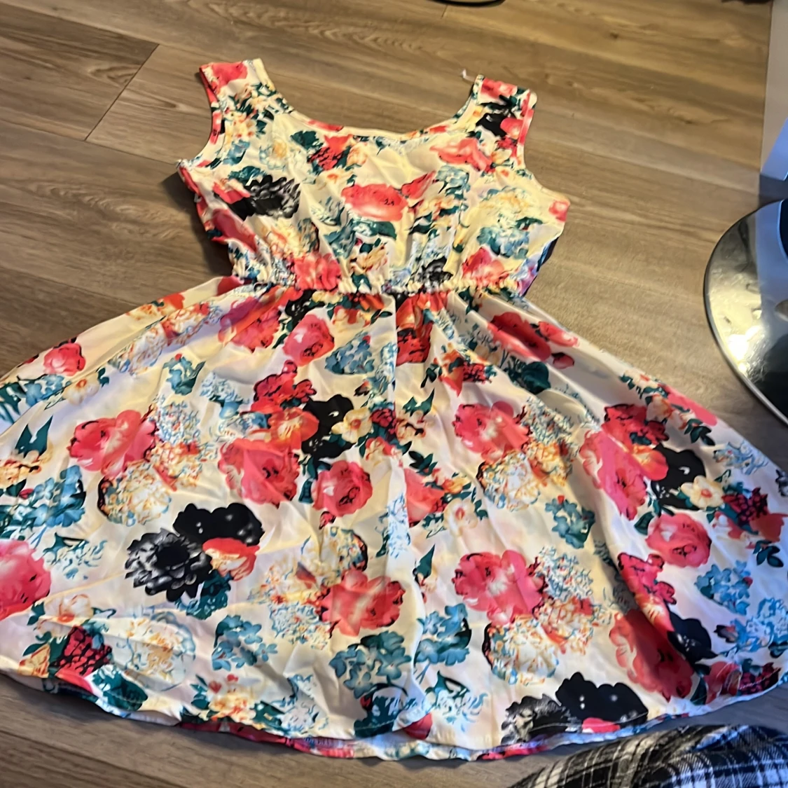 Jätte fin blommig klänning, stolek L 