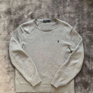 RALPH LAUREN COTTON CREWNECK JUMPER - RALPH LAUREN COTTON CREWNECK JUMPER - stickad tröja. Väldigt vackert skick.  Nypris 2199 på Zalando