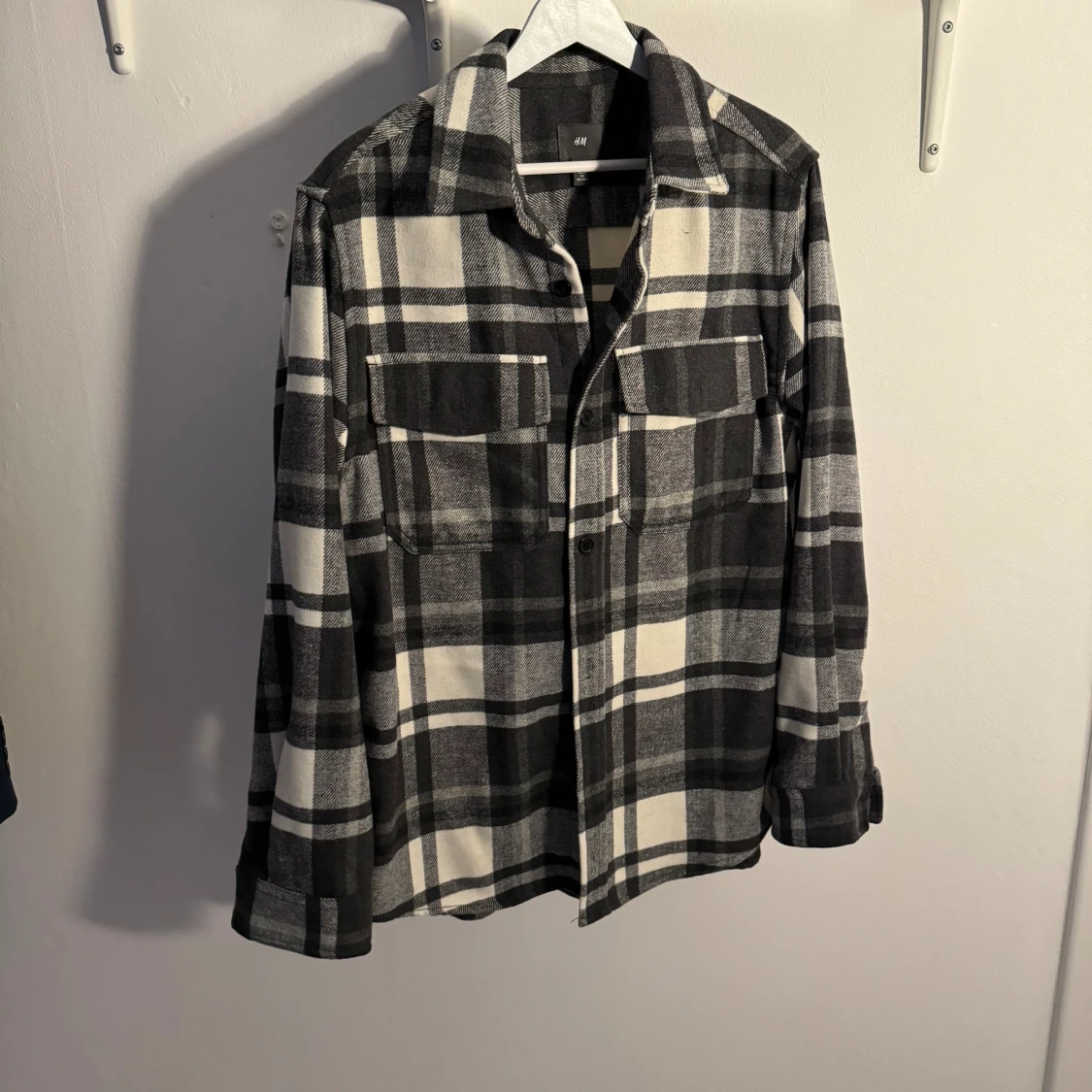 Flanellskjorta vit/svart/grå