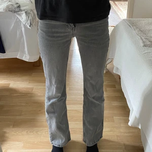 Jeans - Ett par jeans från Gina tricot, säljer dessa för de har blivit för små. Finns inget tecken på användning mer än att storleken bak är lite ut suddad!💕