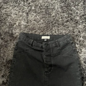 Jeans kjol  - Ok skick priset är absolut diskuterbart och har du några funderingar så tvecka inte på att höra av dig🥰