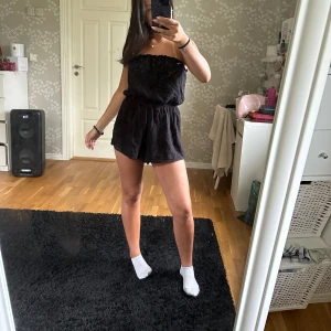 Hm jumpsuit - Jättesöt jumpsuit från hm, storlek 34. Köparen står för frakt💕