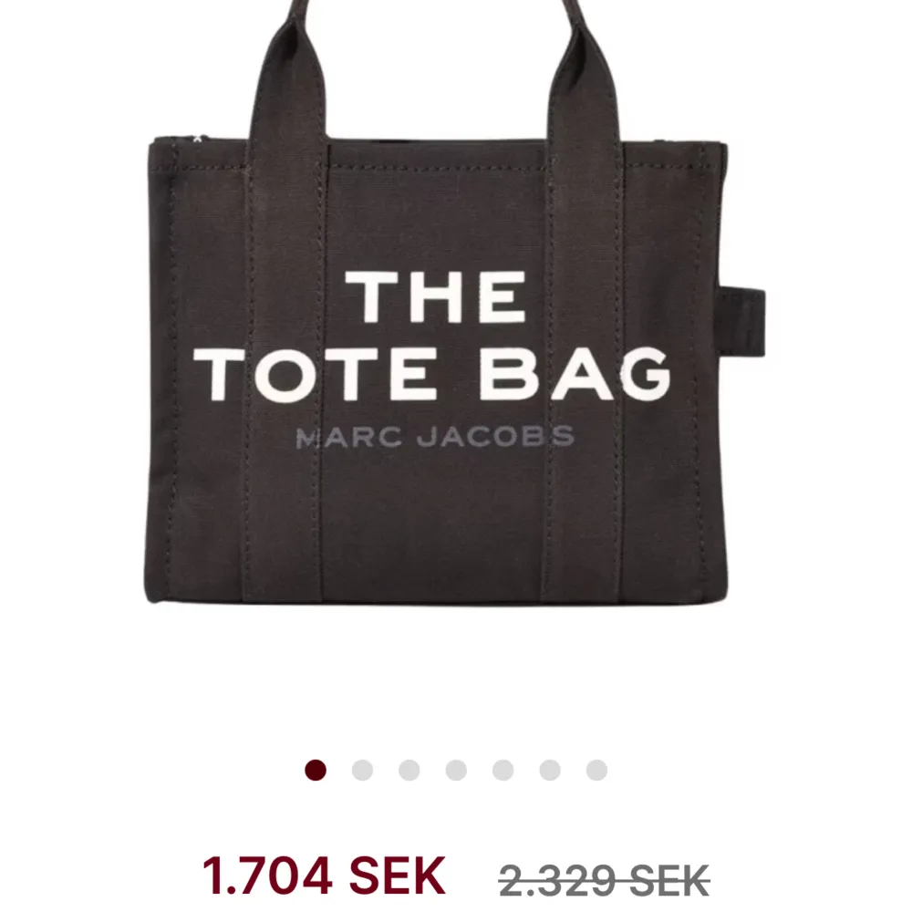 Säljer nu min the tote bag väska från Marc Jacobs för 500kr, nypris 2329kr💖 . Väskor.