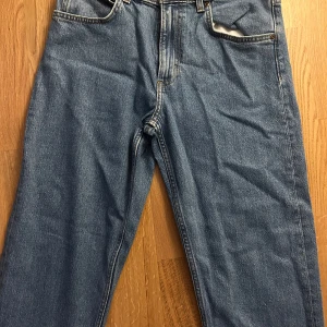 Lee Jeans - Lee Jeans i modell Oscar i väldigt bra skick. Använd fåtal gånger. Storlek 31/30. Nypris 1000kr 
