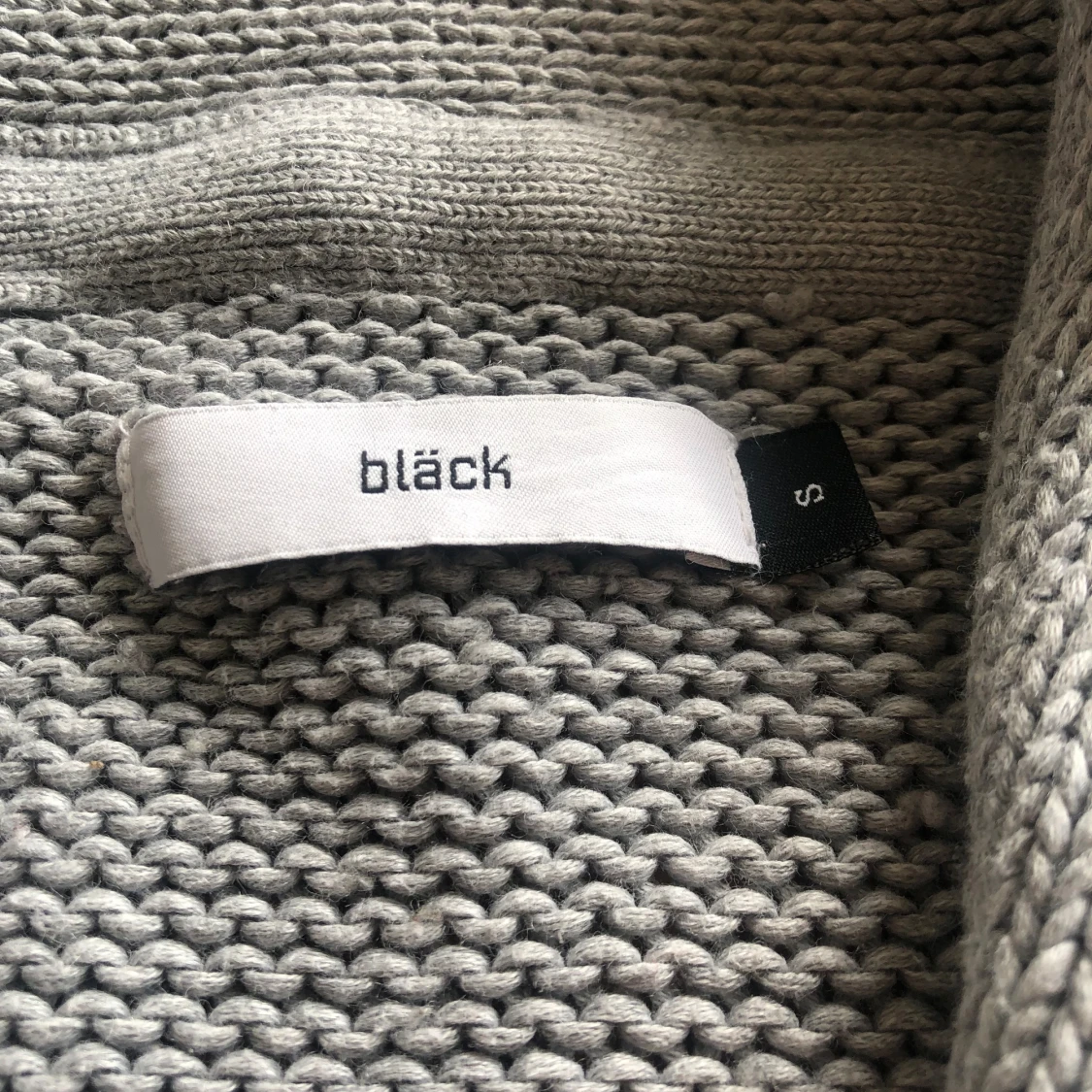 Grå kofta strlk small - 91