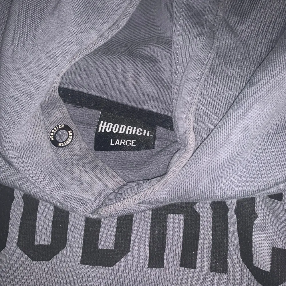 Säljer denhär för den inte används längre🩷 jätte fin och ser typ ny ut!!. Hoodies.