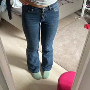 Jeans - Jätte fina jeans i bra skick från Vera Moda  Midja:70  Ben runt om: 44cm
