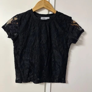 Topp - Svart topp storlek xs