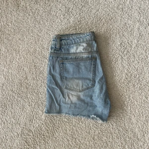 Bik Bok, shorts - Jeans-shorts från Bik Bok. 