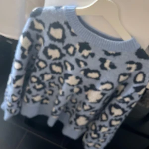 Leopard tröja - Jättebra kvalitet, stickad tröja från Mango 