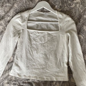 Vit tröja - Fin basic långärmad vit tröja💕