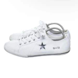 converse - storlek 37,5 men skulle säga att de passar 37 också