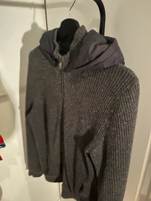 Massimo Dutti Cardigan - Tja! Säljer min sjukt snygga cardigan som är slut såld och går inte att köpa i butik